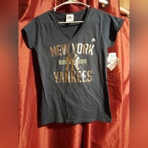Majestic Navy New York Yankees Womans T-Shirt Size Small.